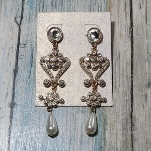 Rhinestones Drop Earrings.